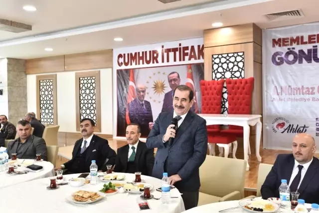 AK Parti Milletvekillerinden Esnaf Ziyareti AK Parti Milletvekillerinden Esnaf Ziyareti