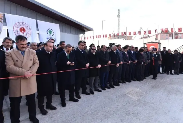 Cumhurbaşkanı Erdoğan, Ahlat Polis Güvenlik Noktası'nın Açılışını Gerçekleştirdi Cumhurbaşkanı Erdoğan, Ahlat Polis Güvenlik Noktası'nın Açılışını Gerçekleştirdi
