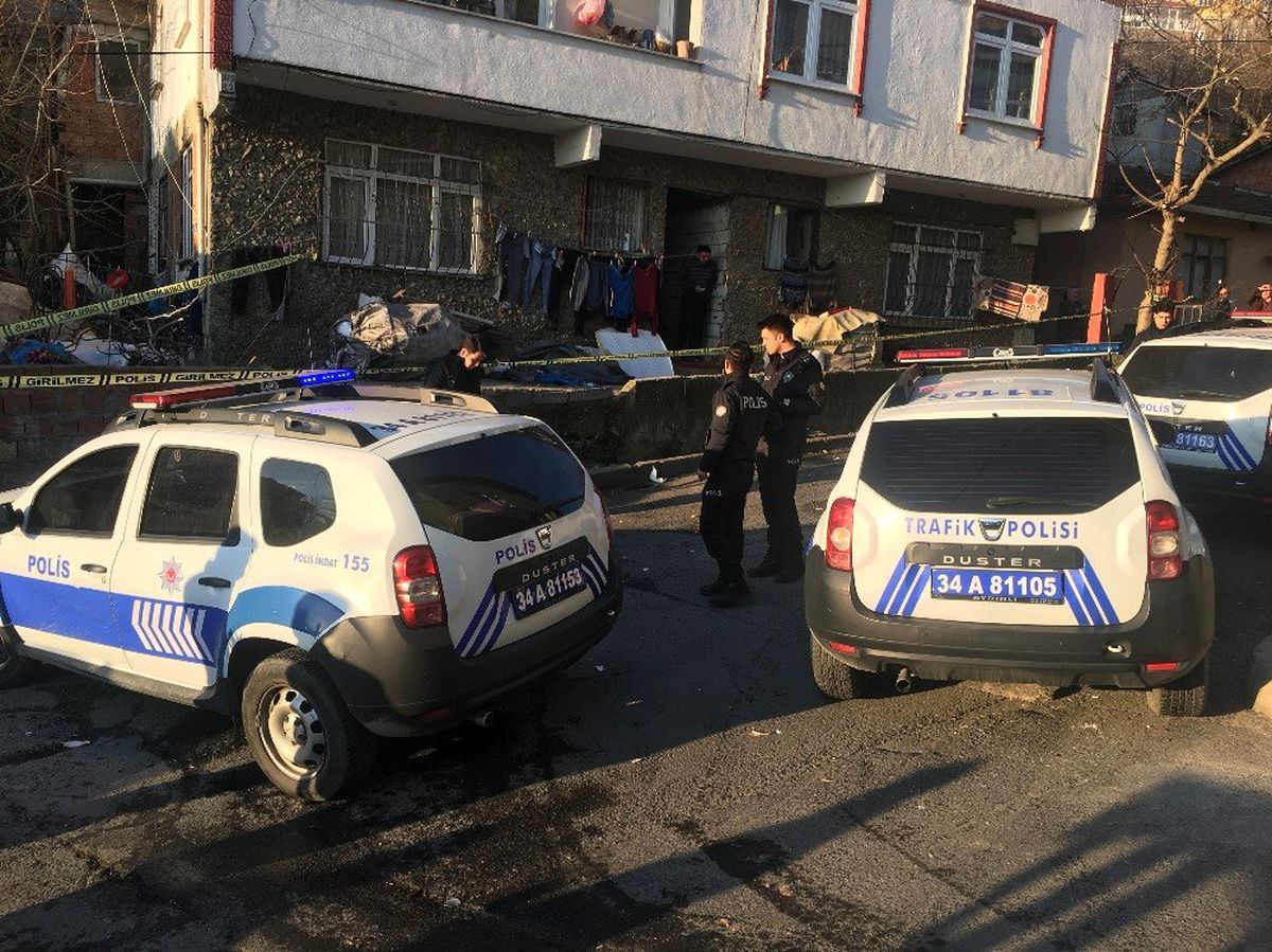 Gaziosmanpaşa'da Yıldıztabya Mahallesi Mehmet Çolak Sokak'ta Bir Bina Patlama Meydana Geldi.
