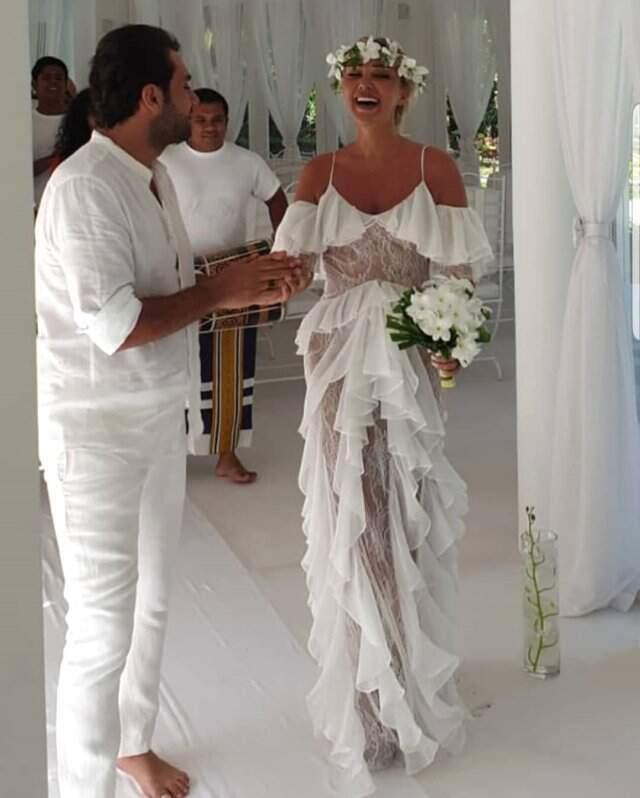 Geçtiğimiz Yıl Dünya Evine Giren Seren Serengil ve Yaşar İpek, Maldivler'de Nikah Tazeledi