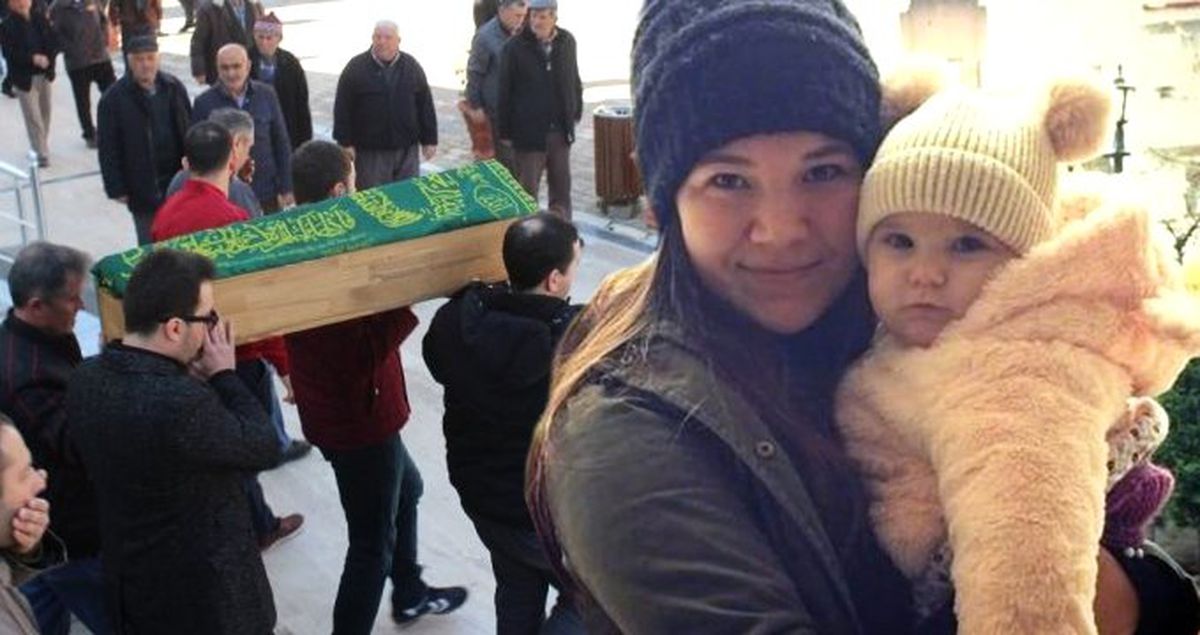 Komşusunun Üzerine Düştüğü Zeynep Bebek, Son Yolculuğuna Uğurlandı
