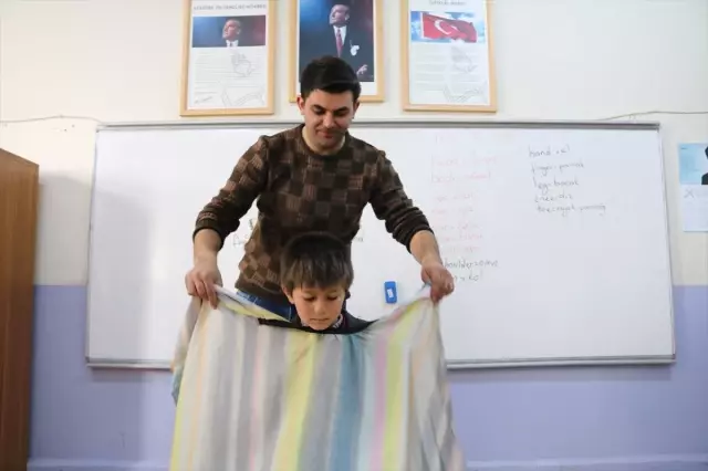 Tıraşsız Köy Çocuğu Kalmasın' Tıraşsız Köy Çocuğu Kalmasın'