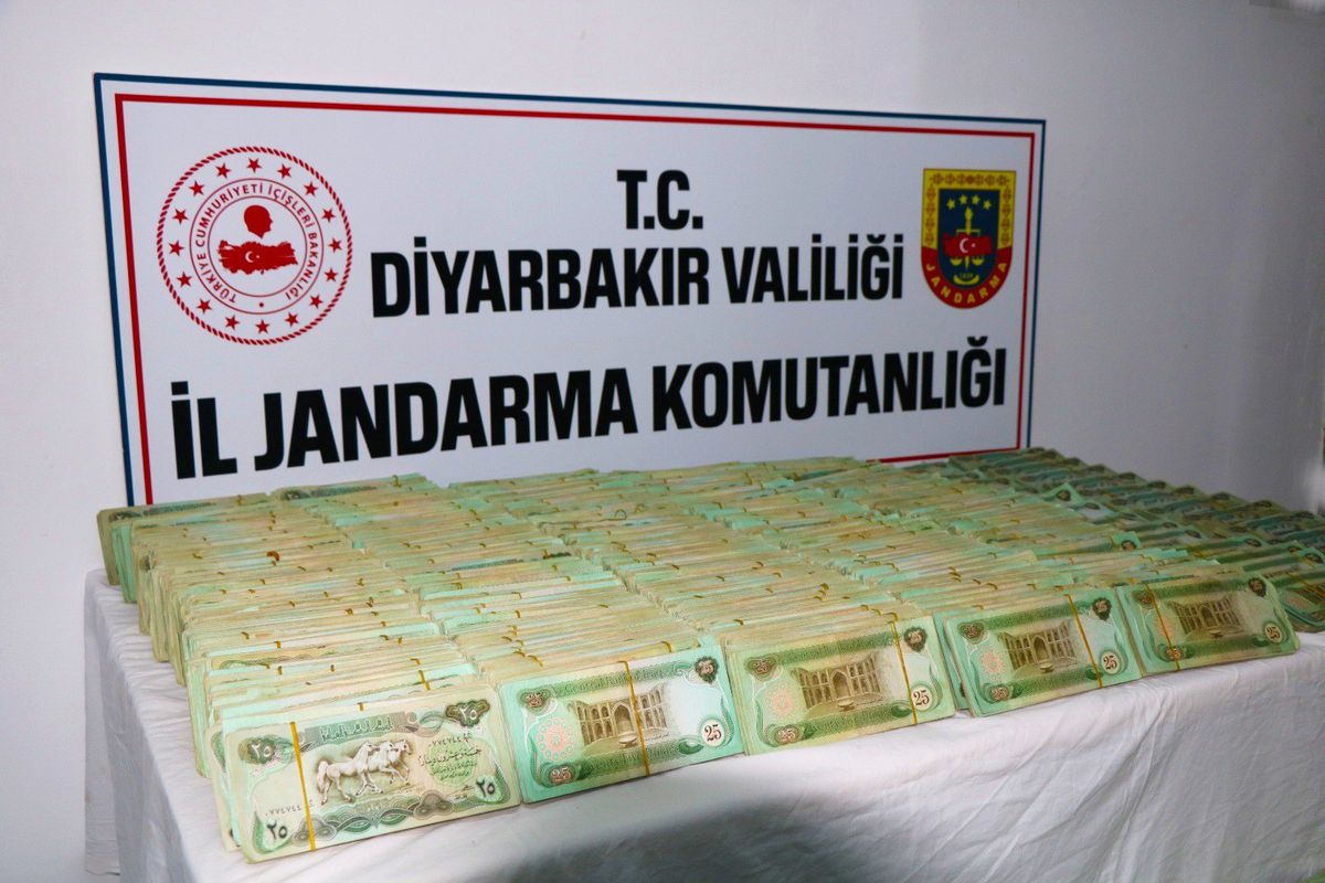Polisin Tesadüfen Durdurduğu Araçtan 1 Milyon Irak Dinarı Çıktı