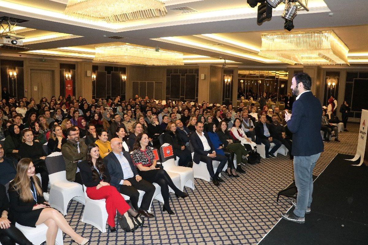 Bahçeşehir Kolejiden Kahramanmaraş'ta Dr. Özgür Bolat ile Anne Babalara Yönelik Seminer