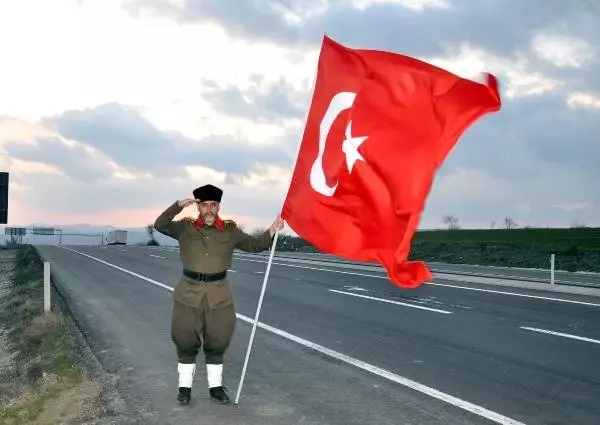 Çanakkale'ye Yürüyen Dernek Başkanına, Bakan Albayrak'tan Destek