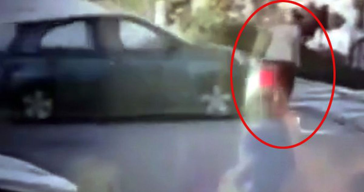Fren yerine Gaza Bastı, Çarptığı Kadınla Birlikte Bahçeye Uçtu
