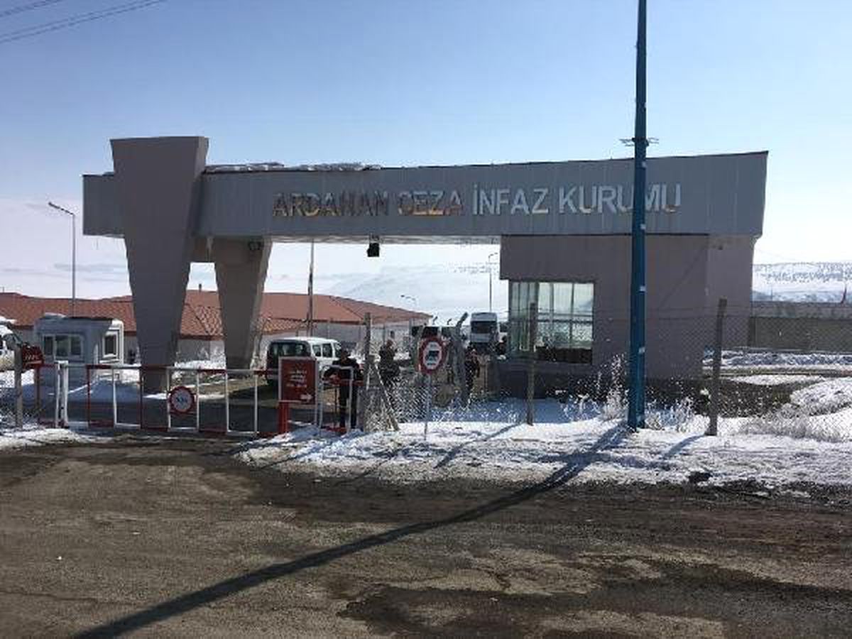 Cezaevi Şoförü, Tartıştığı Uzman Çavuşu Bıçaklayarak Öldürdü