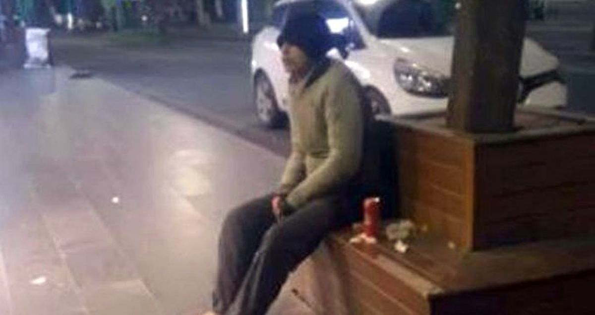 Gençlerden Örnek Davranış! Çıplak Ayaklı Vatandaşı Bulup Bot Hediye Ettiler