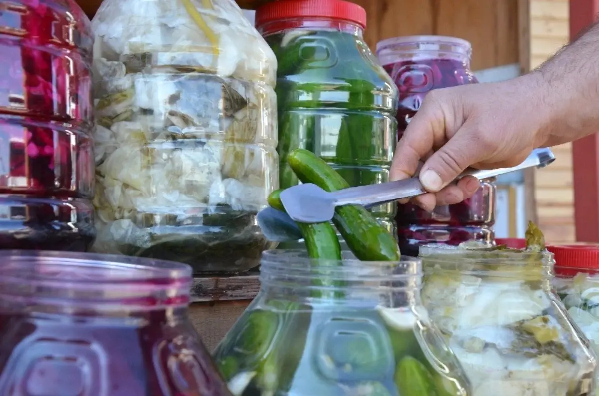 Meşhur Turşucular Noktayı Koydu: 'Ne Sirke Ne de Limon Kullanıyoruz'