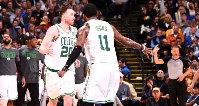 NBA'de Warriors, Celtics'e Farklı Kaybetti NBA'de Warriors, Celtics'e Farklı Kaybetti