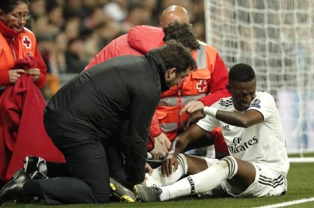 Real Madrid-Ajax Maçının İlk Yarısında Sakatlanan Vinicius, Ağlayarak Oyundan Çıktı