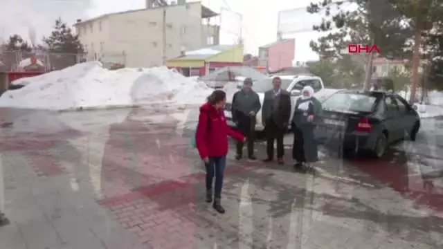 Spor Tek Ayakkabılı Şampiyon Emine Memleketi Varto'da Spor Tek Ayakkabılı Şampiyon Emine Memleketi Varto'da