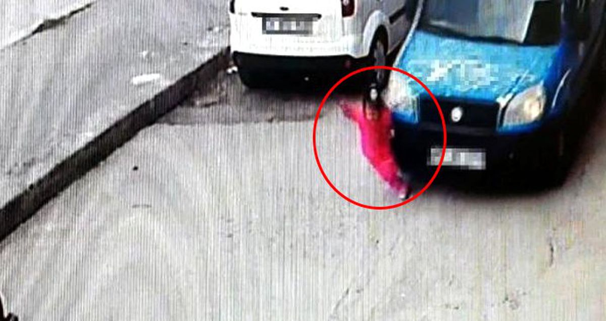 Yola Fırlayan Kız Çocuğu, Ölümden Son Anda Kurtuldu! O Anlar Kamerada