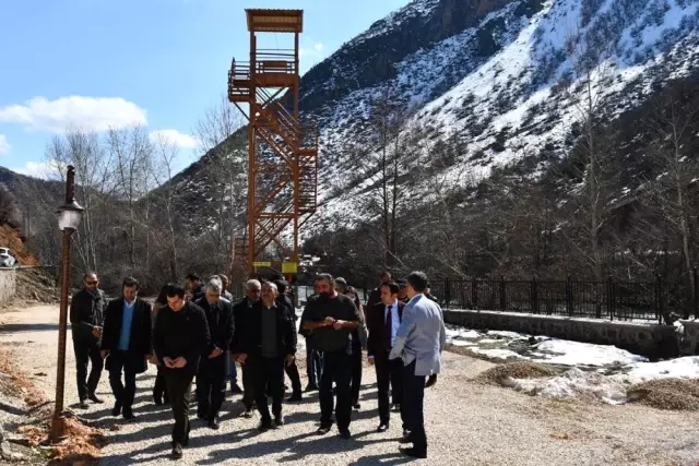 60 Yıllık Sorunu Çözen Köprüyü İnceleyen Vali Sonel, 'Zipline' Yaptı 60 Yıllık Sorunu Çözen Köprüyü İnceleyen Vali Sonel, 'Zipline' Yaptı