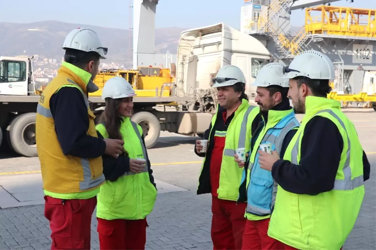 Bu Limanda Tonlarca Ağırlıktaki Yükler Ojeli Parmaklara Emanet