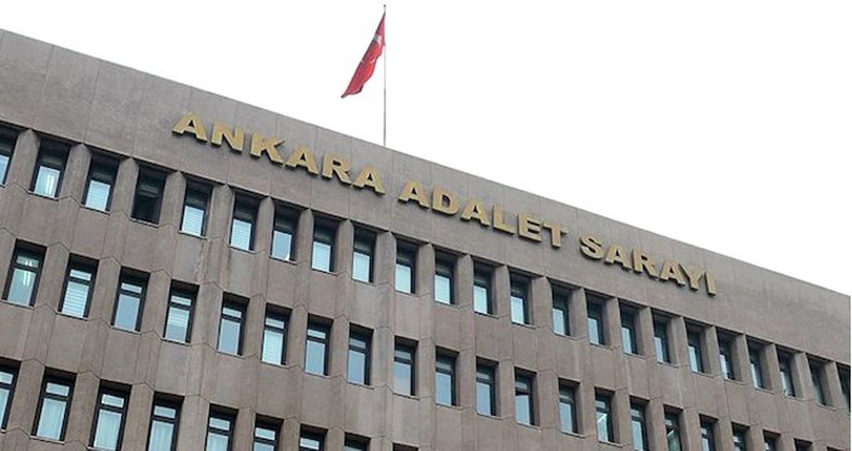 Cebindeki Uyuşturucuyu Hakimin Odasında Düşürünce Tutuklandı
