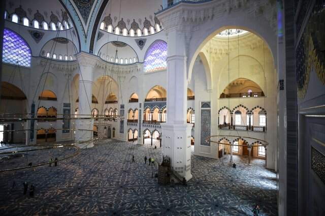 Cumhuriyet Tarihinin En Büyüğü Olan Çamlıca Camii'nde İlk Ezan Okundu