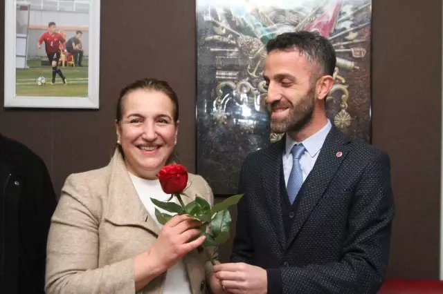 Gültepelilerden Gönül'e Miting Gibi Karşılama Gültepelilerden Gönül'e Miting Gibi Karşılama