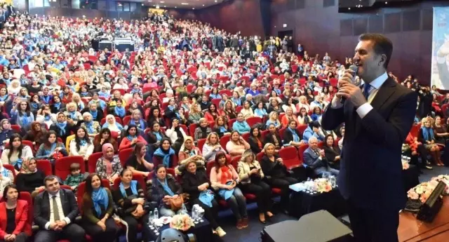 Mustafa Sarıgül, Şişlili Kadınlarla Ebru Yaşar Konserinde Buluştu Mustafa Sarıgül, Şişlili Kadınlarla Ebru Yaşar Konserinde Buluştu