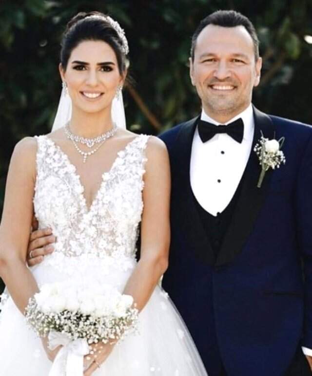 Ali Sunal'ın 1 Yıl Önce Evlendiği Eşinin 4 Aylık Hamile Olduğu Ortaya Çıktı!
