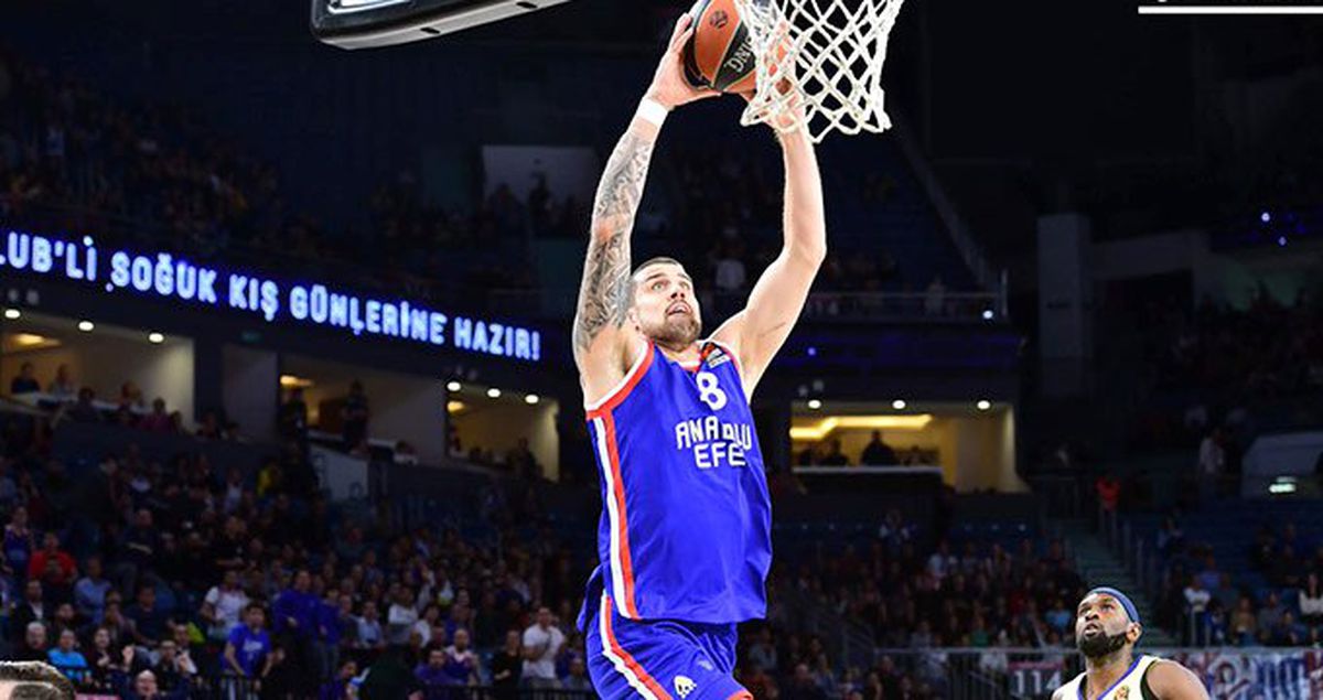 Anadolu Efes, Sahasında Konuk Ettiği Barcelona Lassa'yı Dağıttı: 92-70