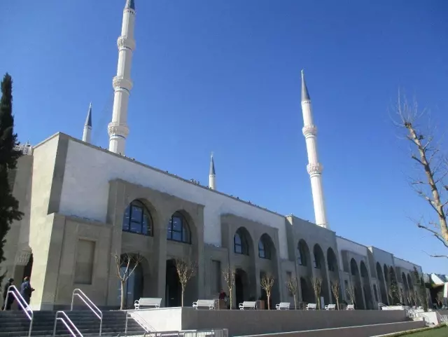 Çamlıca Camisi'ndeki İlk Cuma Namazı Havadan Görüntülendi
