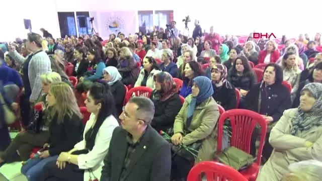 Çanakkale Erkeklerin Konuştuğu, 'Kadın Olmak' Paneline Kadınlardan Tepki Çanakkale Erkeklerin Konuştuğu, 'Kadın Olmak' Paneline Kadınlardan Tepki