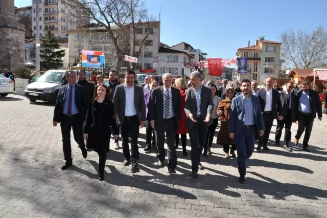 Dünya Kadınlar Gününde Başkan Adayları El Ele Dünya Kadınlar Gününde Başkan Adayları El Ele