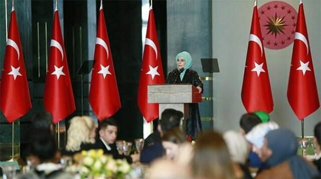 Emine Erdoğan'ın Davetine, Nil Karaibrahimgil Anlattığı Hikayeyle Damga Vurdu!