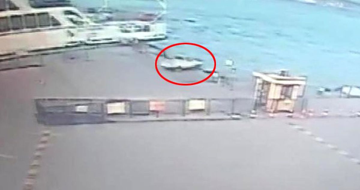 Eminönü'de Denize Uçan Otomobilin Görüntüleri Ortaya Çıktı
