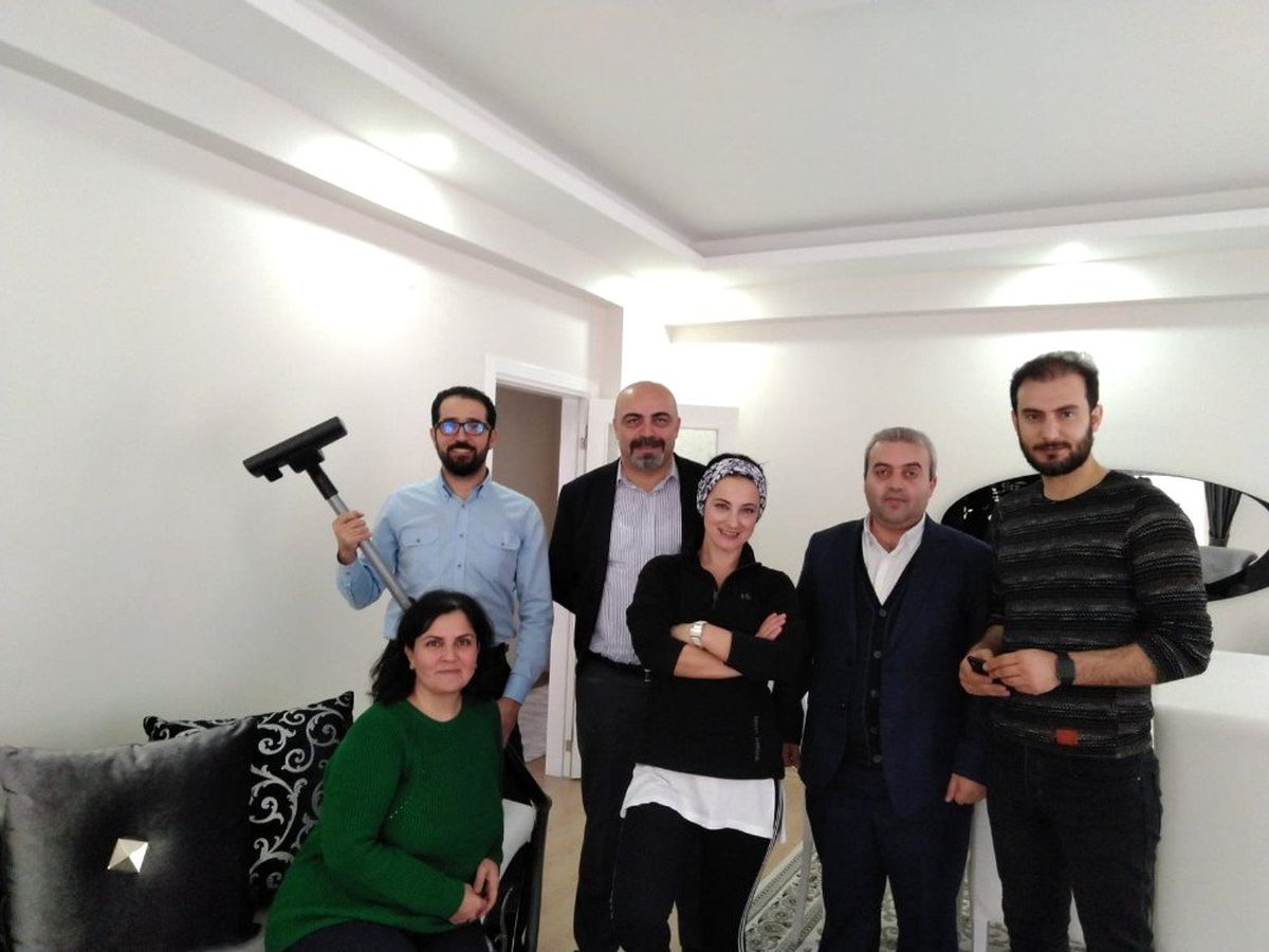 Erkekler Mutfağa Girdi, Kadınlar Araba Tekeri Değiştirdi