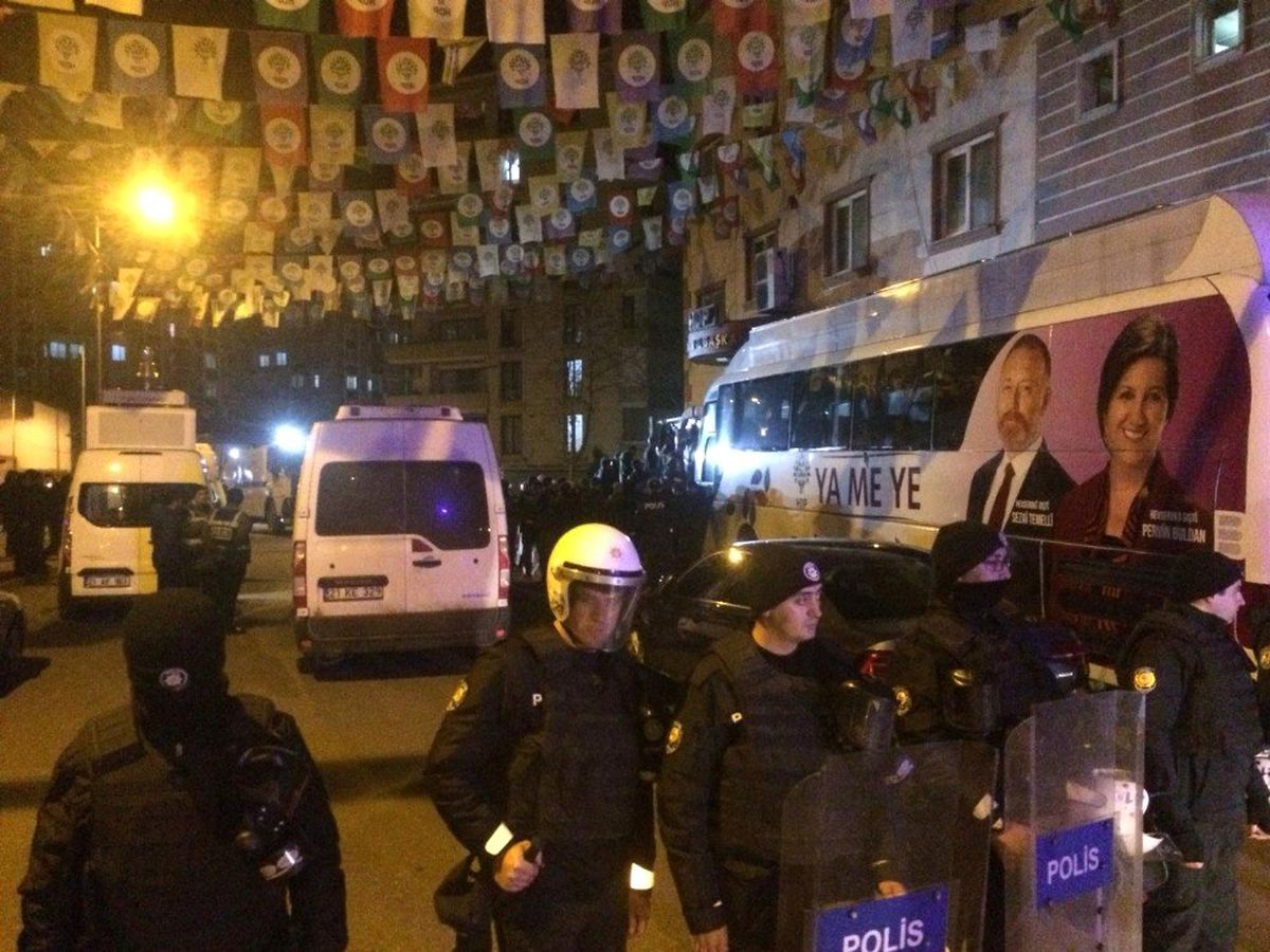 HDP'nin İl Binasına Operasyon Düzenlendi! Çok Sayıda Gözaltı Var