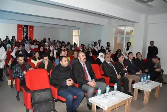 Lise Öğrencilerinden Kadınlar Günü Programı
