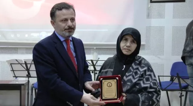 Rektör Gören: Kadın Dilimizde Yazıldığı Gibi Okunmayan Tek Kelimedir Rektör Gören: Kadın Dilimizde Yazıldığı Gibi Okunmayan Tek Kelimedir