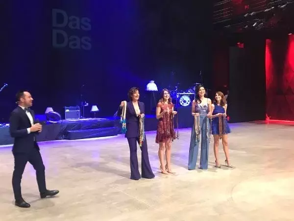 Ünlüler 'Geleceğin Güçlü Kadınları'Nı Yalnız Bırakmadı Ünlüler 'Geleceğin Güçlü Kadınları'Nı Yalnız Bırakmadı
