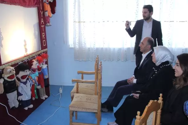 Vekil Gözgeç ve Ahmet Murat Ünal Lokma Dağıttı Vekil Gözgeç ve Ahmet Murat Ünal Lokma Dağıttı