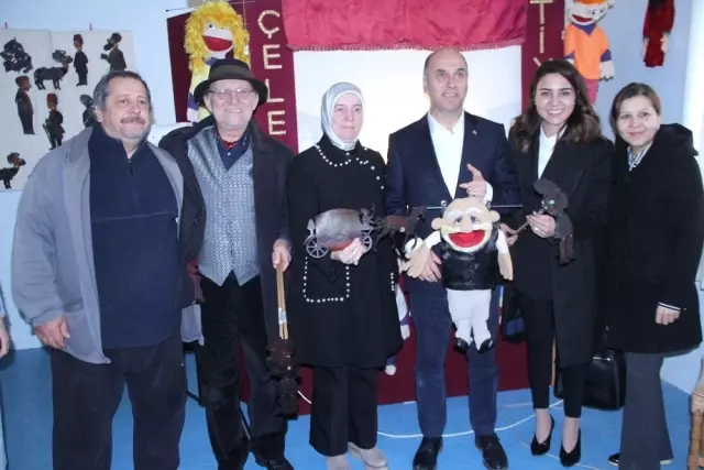 Vekil Gözgeç ve Ahmet Murat Ünal Lokma Dağıttı Vekil Gözgeç ve Ahmet Murat Ünal Lokma Dağıttı