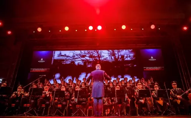 Aleksandrov Rus Kızılordu Korosu Büyükçekmece'de Konser Verdi