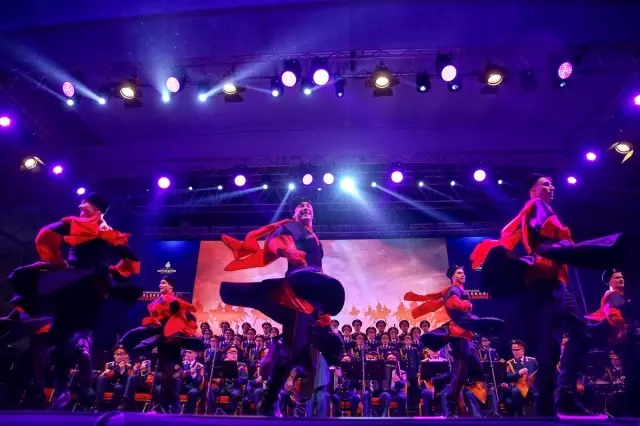 Aleksandrov Rus Kızılordu Korosu Büyükçekmece'de Konser Verdi