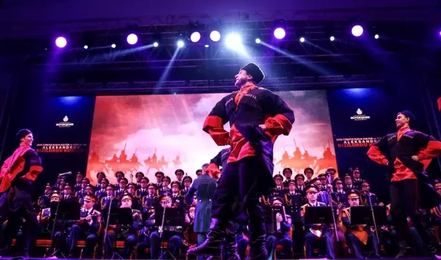 Aleksandrov Rus Kızılordu Korosu Büyükçekmece'de Konser Verdi