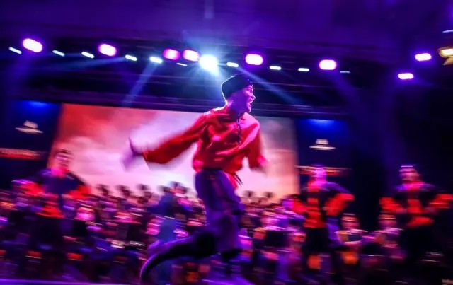 Aleksandrov Rus Kızılordu Korosu Büyükçekmece'de Konser Verdi