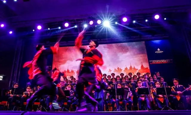 Aleksandrov Rus Kızılordu Korosu Büyükçekmece'de Konser Verdi