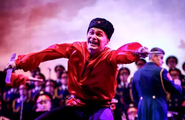 Aleksandrov Rus Kızılordu Korosu Büyükçekmece'de Konser Verdi