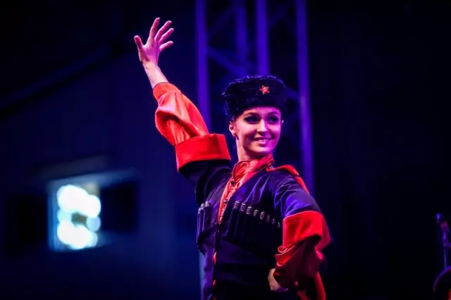 Aleksandrov Rus Kızılordu Korosu Büyükçekmece'de Konser Verdi