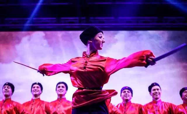 Aleksandrov Rus Kızılordu Korosu Büyükçekmece'de Konser Verdi