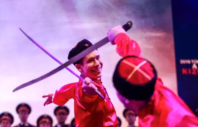 Aleksandrov Rus Kızılordu Korosu Büyükçekmece'de Konser Verdi
