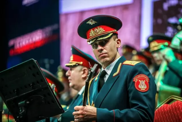 Aleksandrov Rus Kızılordu Korosu Büyükçekmece'de Konser Verdi