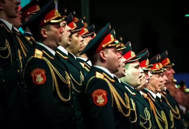 Aleksandrov Rus Kızılordu Korosu Büyükçekmece'de Konser Verdi
