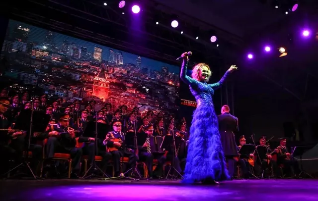 Aleksandrov Rus Kızılordu Korosu Büyükçekmece'de Konser Verdi