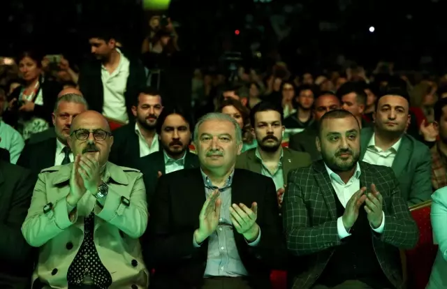 Aleksandrov Rus Kızılordu Korosu Büyükçekmece'de Konser Verdi